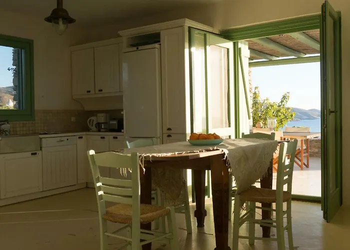 Juno In Kea Koundouros